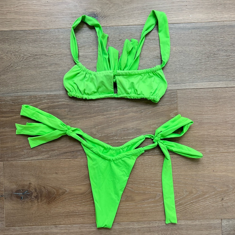 Frankie’s Bikinis Willow Set Green Glow